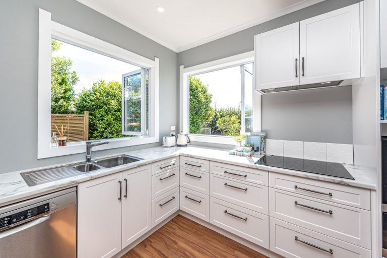 Photo of property in 2 Godwin Crescent, College Estate, Whanganui, 4500