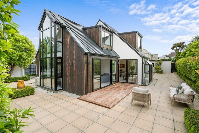 Photo of property in 11 Stratford Street, Merivale, Christchurch, 8014