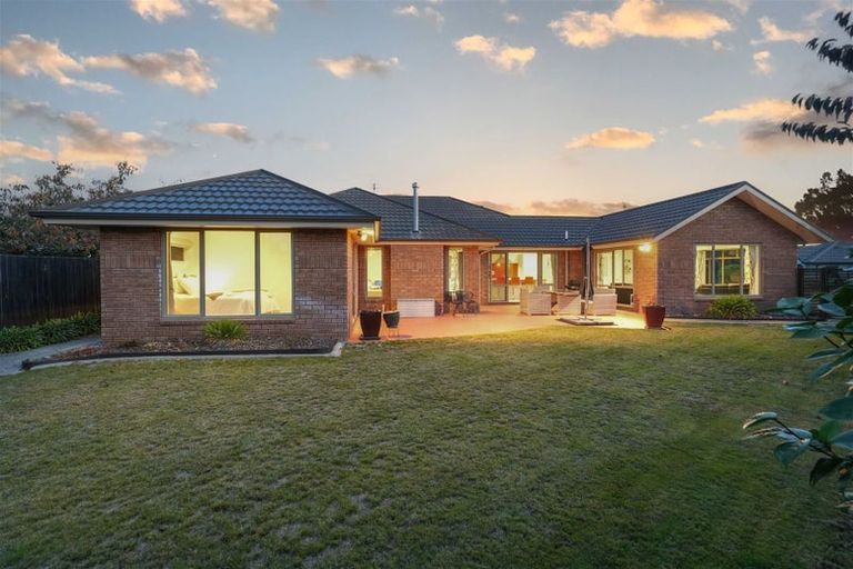 Photo of property in 8 Belgrove Place, Parklands, Christchurch, 8083