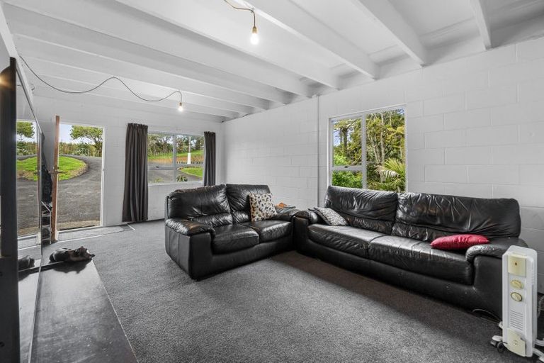 Photo of property in 103 Gregory Road, Waitakere, Henderson, 0782