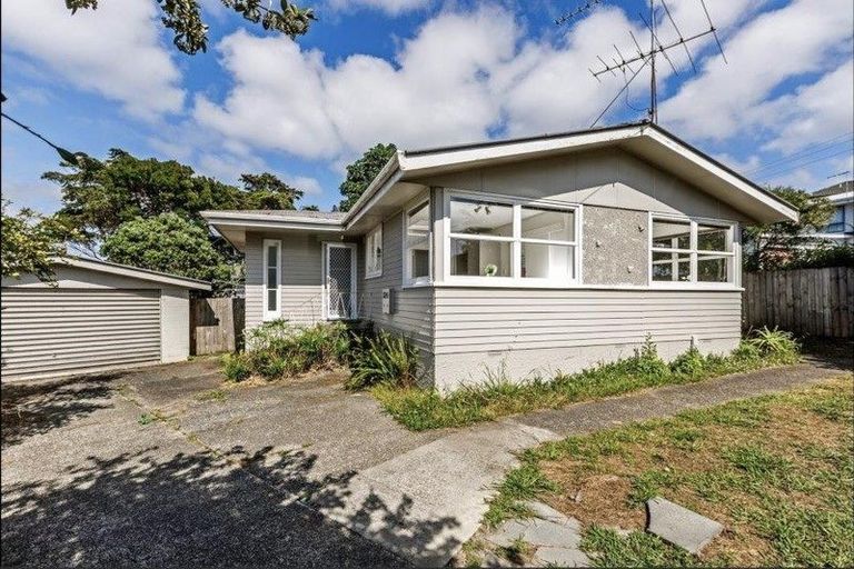 Photo of property in 14 Sunhaven Avenue, Glenfield, Auckland, 0629