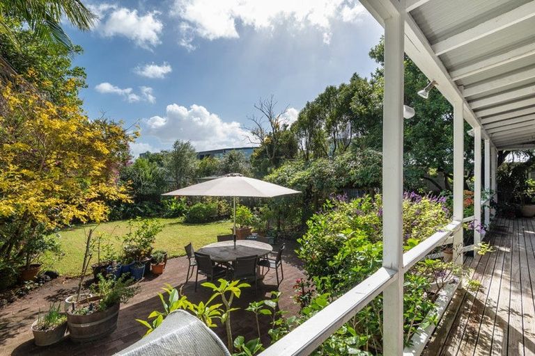 Photo of property in 5 Bayview Road, Hauraki, Auckland, 0622