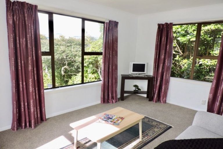 Photo of property in 13 Chester Road, Tawa, Wellington, 5028