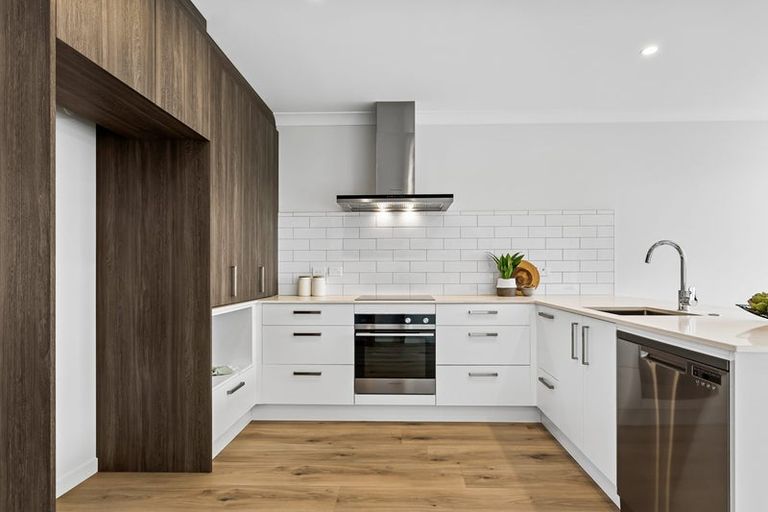 Photo of property in 6 Park Green Avenue, Rosehill, Papakura, 2113