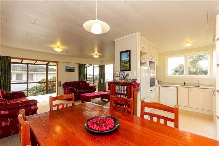 Photo of property in 49 Nevada Drive, Merrilands, New Plymouth, 4312