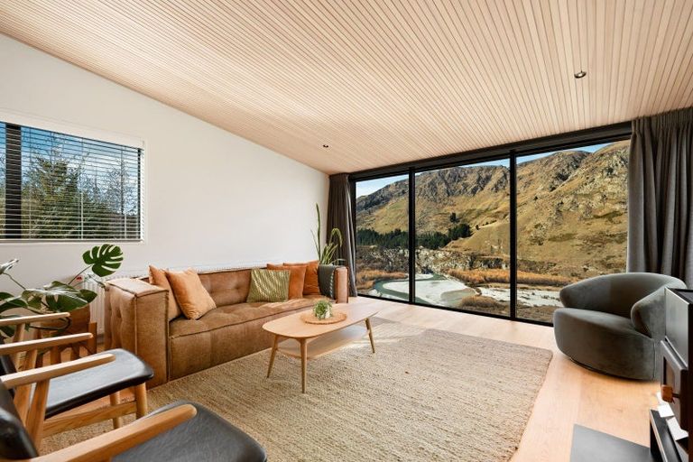 Photo of property in 11 Powder Terrace, Arthurs Point, Queenstown, 9371