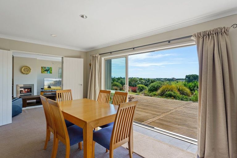 Photo of property in 52 Harakeke Road, Te Horo, Otaki, 5581
