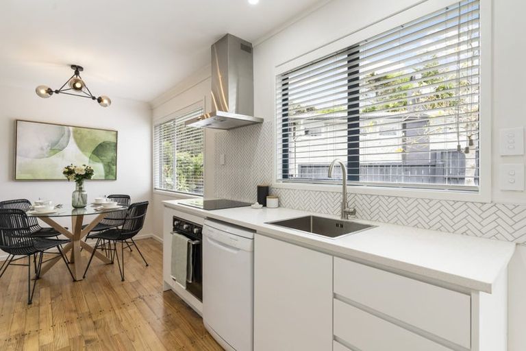 Photo of property in 29 Aplin Place, Birkdale, Auckland, 0626