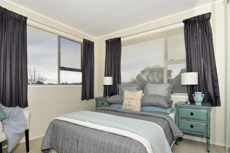 Photo of property in 17 Peterhouse Place, West Harbour, Auckland, 0618