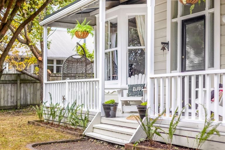 Photo of property in 30 Hinemoa Street, Paraparaumu, 5032