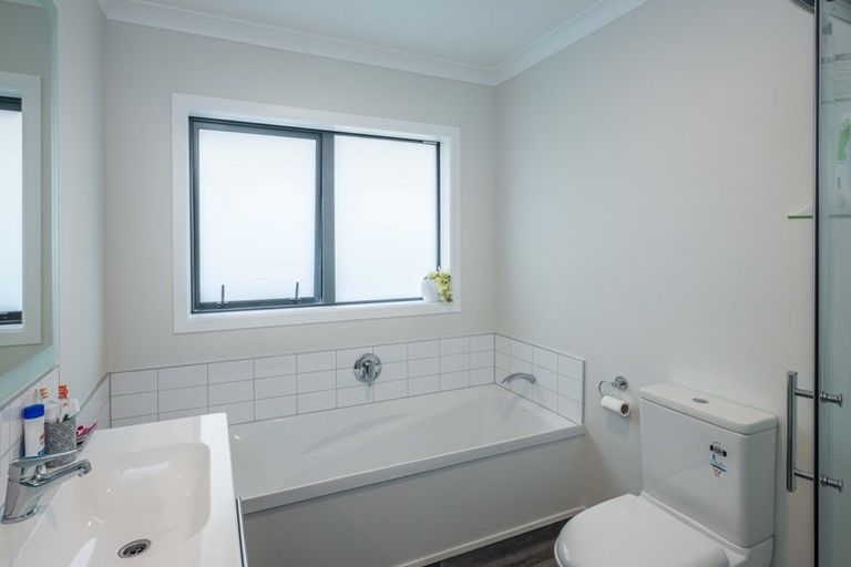 Photo of property in 76 Awatea Avenue, Paraparaumu, 5032