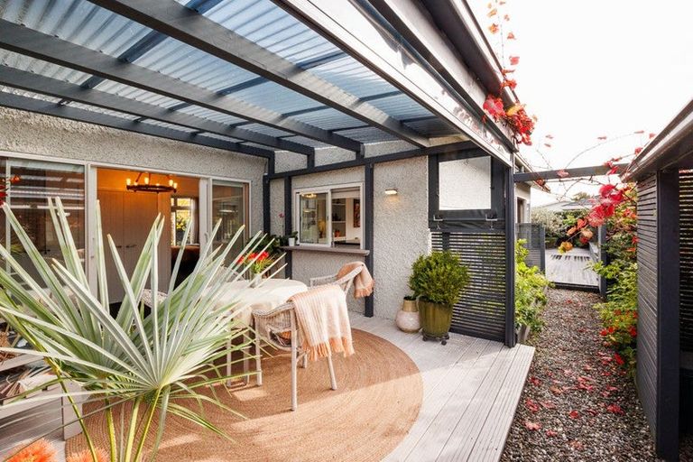 Photo of property in 42 Stewart Crescent, Hokowhitu, Palmerston North, 4410