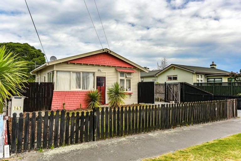 Photo of property in 147 Bowhill Road, New Brighton, Christchurch, 8083