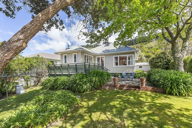 Photo of property in 31 Chester Road, Tawa, Wellington, 5028