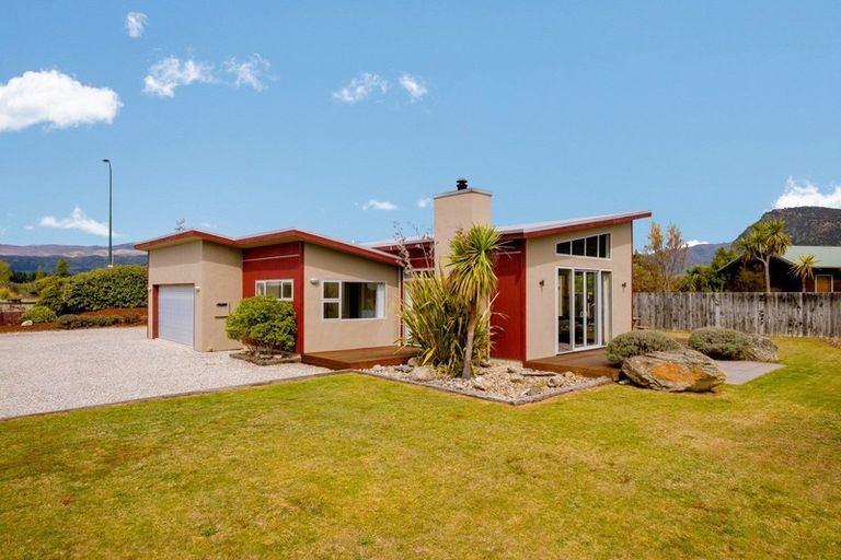 Photo of property in 29 Frye Crescent, Albert Town, Wanaka, 9305