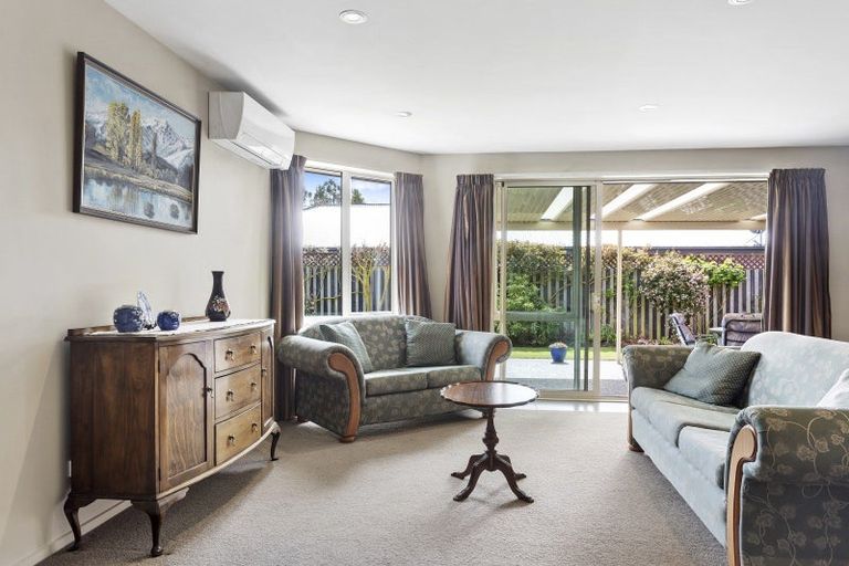 Photo of property in 105 High Street, Oxford, 7430