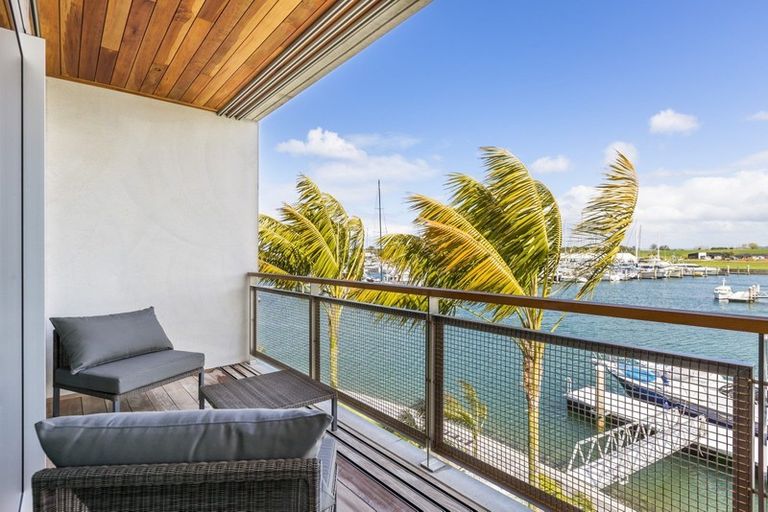 Photo of property in 10 Martingale Lane, One Tree Point, 0118