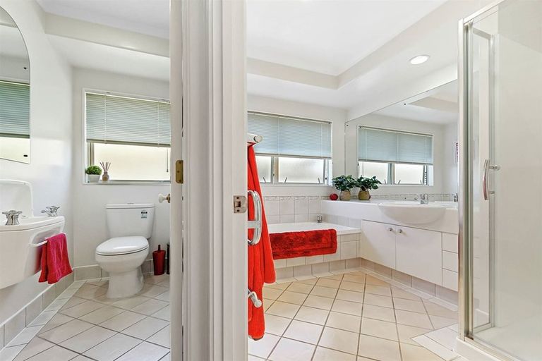 Photo of property in 108 Golfland Drive, Golflands, Auckland, 2013