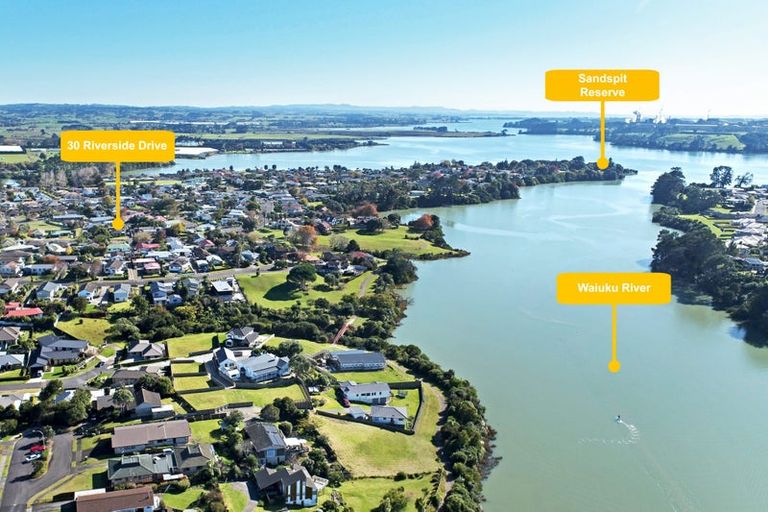 Photo of property in 30 Riverside Drive, Waiuku, 2123