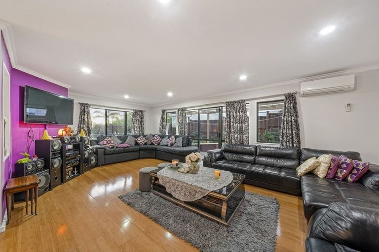 Photo of property in 39 Ribbonwood Crescent, Goodwood Heights, Auckland, 2105