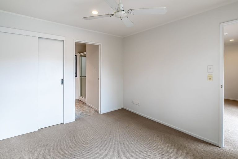 Photo of property in 20 Portsea Place, Chatswood, Auckland, 0626