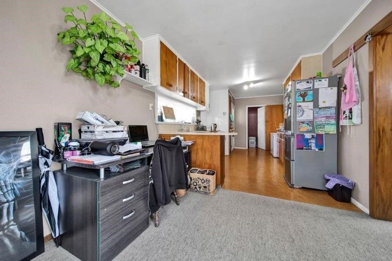 Photo of property in 10 Douglas Street, Hawera, 4610