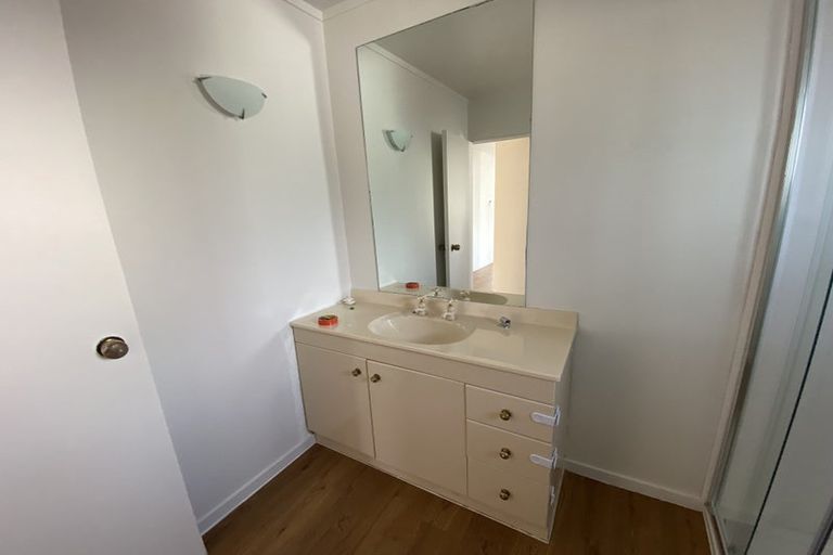 Photo of property in 11 Birman Close, Half Moon Bay, Auckland, 2012
