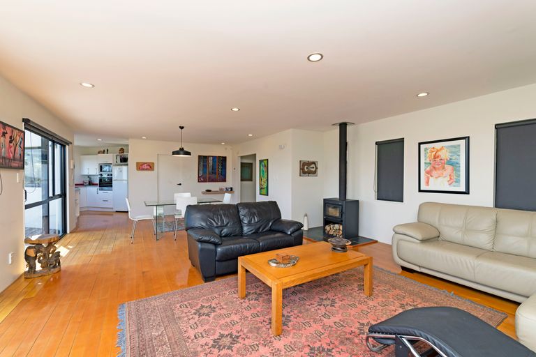 Photo of property in 90 Domain Crescent, Muriwai, 0881