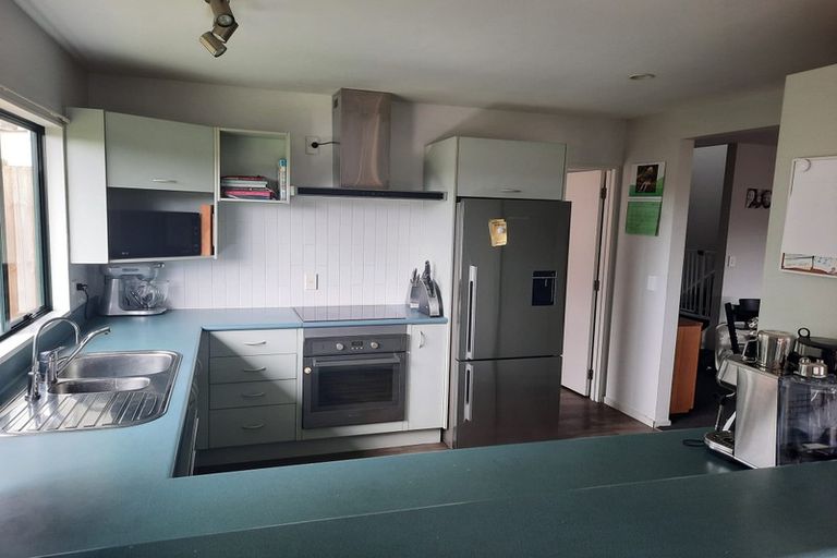 Photo of property in 4a Holiday Road, Stanmore Bay, Whangaparaoa, 0932