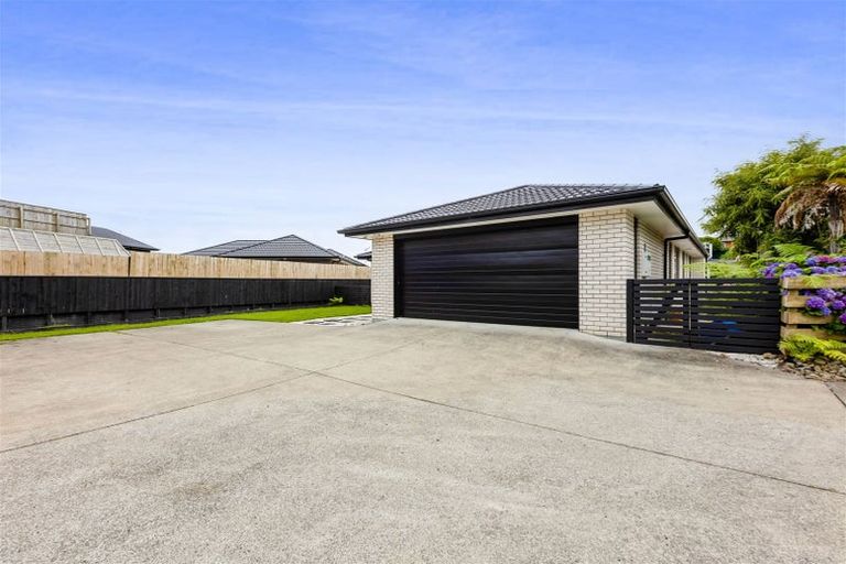 Photo of property in 15 Frederick Place, Whalers Gate, New Plymouth, 4310