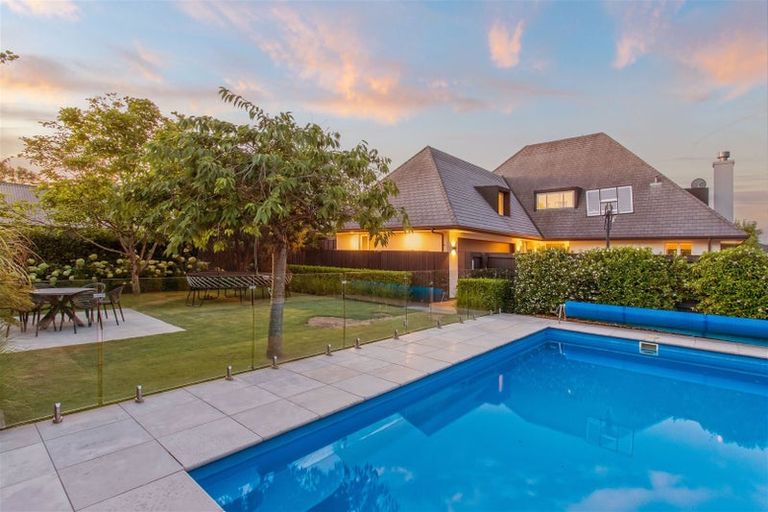 Photo of property in 72 Glandovey Road, Fendalton, Christchurch, 8052