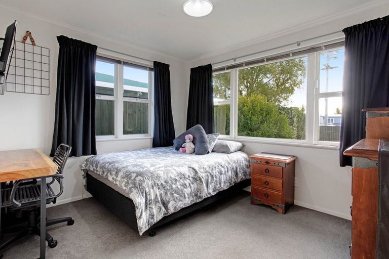 Photo of property in 84 Matipo Road, Te Atatu Peninsula, Auckland, 0610