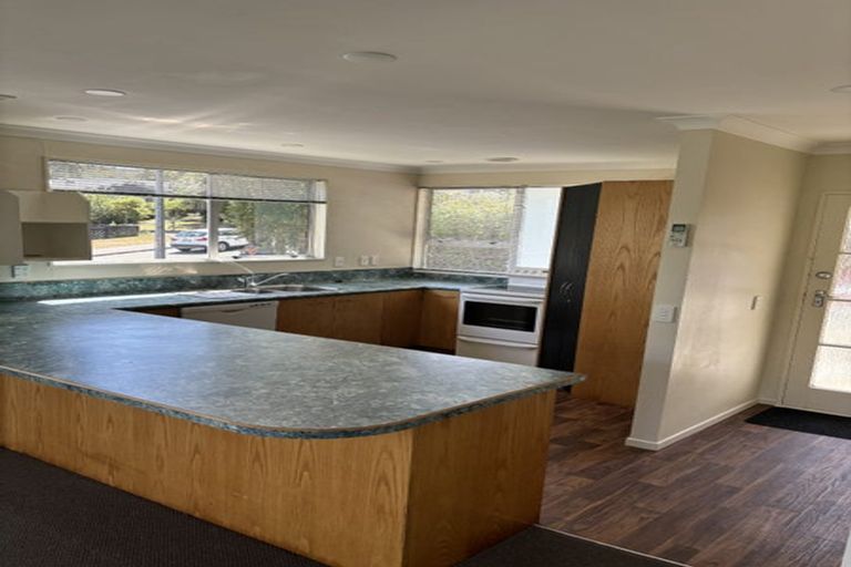 Photo of property in 89a Stewart Drive, Newlands, Wellington, 6037