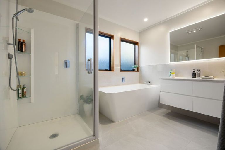 Photo of property in 100 Totara Drive, Pukete, Hamilton, 3200