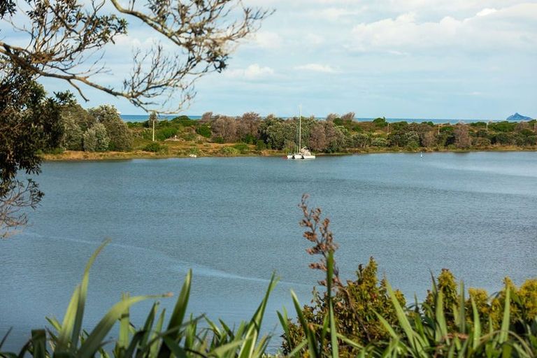 Photo of property in 26 Pohutukawa Drive, Athenree, Waihi Beach, 3177