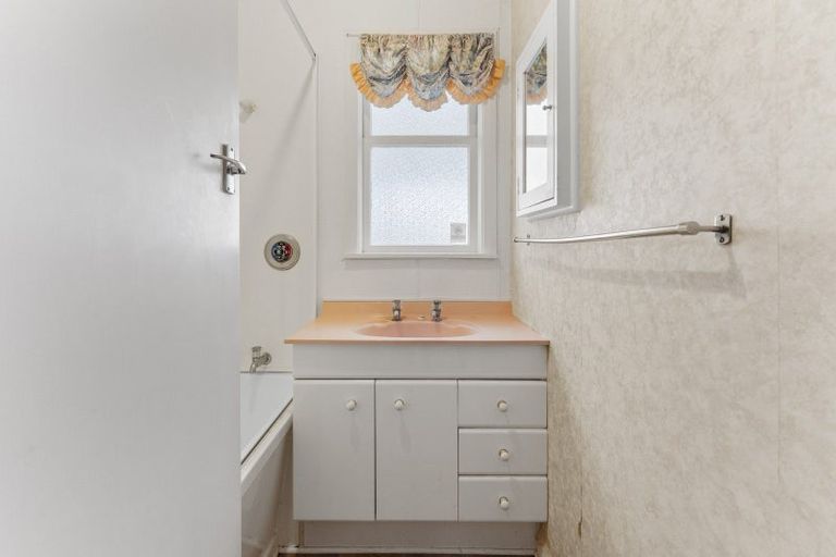 Photo of property in 81 Bartholomew Road, Levin, 5510