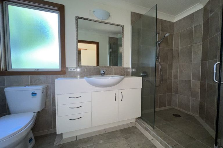 Photo of property in 2/25 Seacliffe Avenue, Belmont, Auckland, 0622