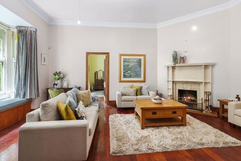 Photo of property in 50 Garden Road, Northland, Wellington, 6012