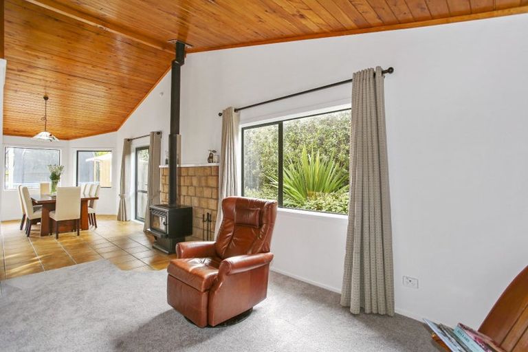 Photo of property in 4 Vela Place, Clarks Beach, 2122