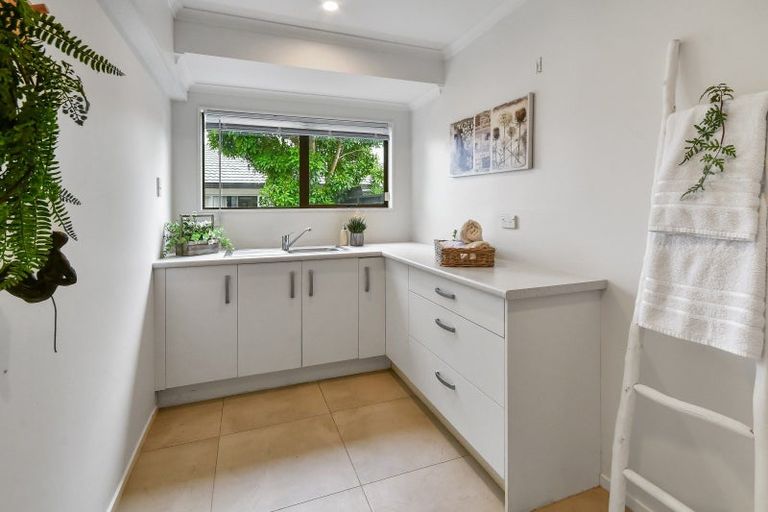 Photo of property in 7 Cumbrian Place, Conifer Grove, Takanini, 2112