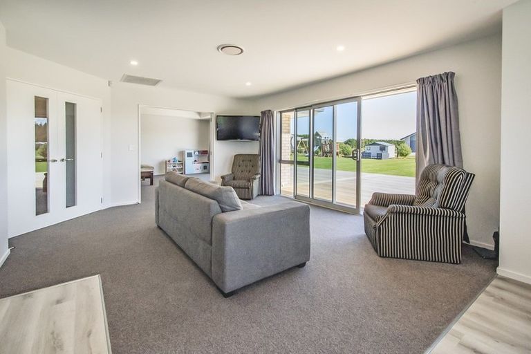 Photo of property in 25 Landsborough Drive, Darfield, 7571