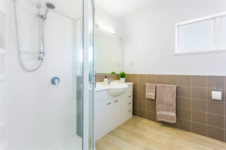 Photo of property in 418a Old Te Atatu Road, Te Atatu Peninsula, Auckland, 0610