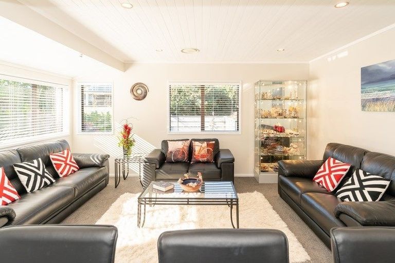 Photo of property in 23 Ara Kuaka, Waikanae Beach, Waikanae, 5036