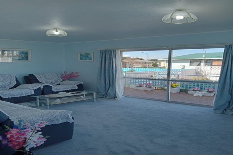 Photo of property in 11 Iredale Road, Hawera, 4610