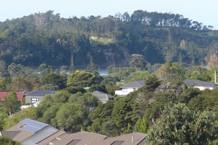 Photo of property in 8 Fendalton Place, Hatfields Beach, Orewa, 0931
