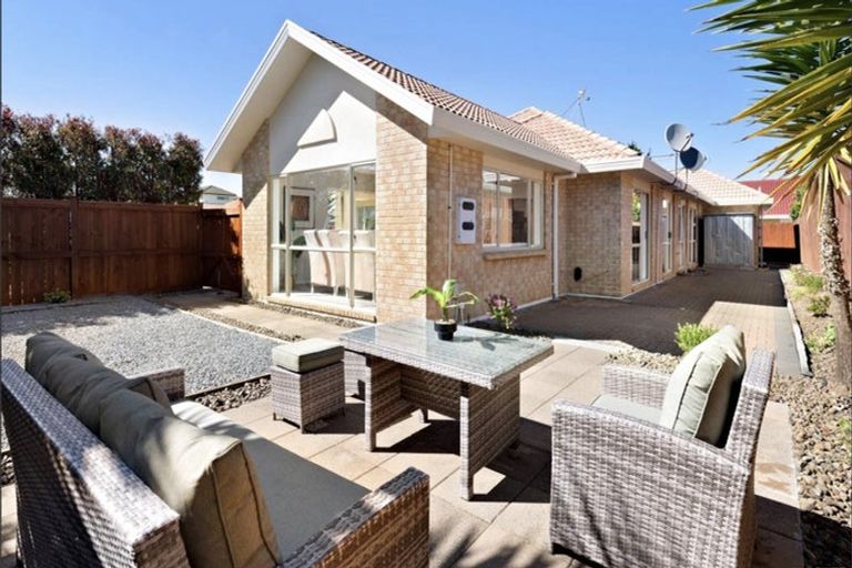 Photo of property in 1 Faldo Drive, Golflands, Auckland, 2013