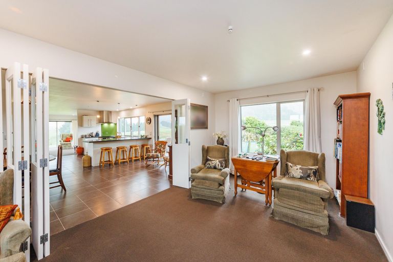 Photo of property in 26 Highland View Drive, Tokomaru, Palmerston North, 4474