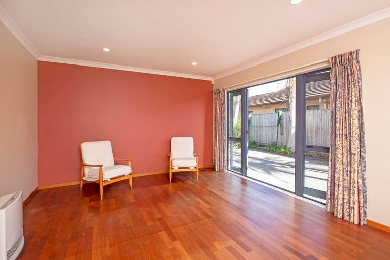 Photo of property in 1 Gilnockie Close, East Tamaki Heights, Auckland, 2016