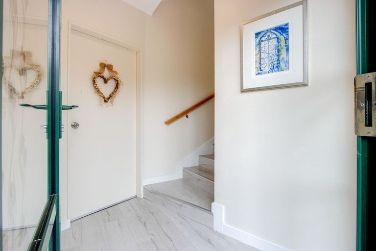 Photo of property in 3b Laing Cove, Havelock North, 4130