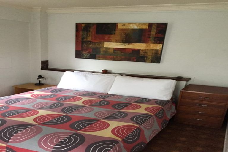 Photo of property in 5 Don Croot Street, Morningside, Auckland, 1021